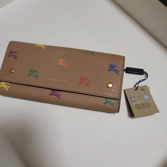 Burberry wallet - Picture 1 of 4